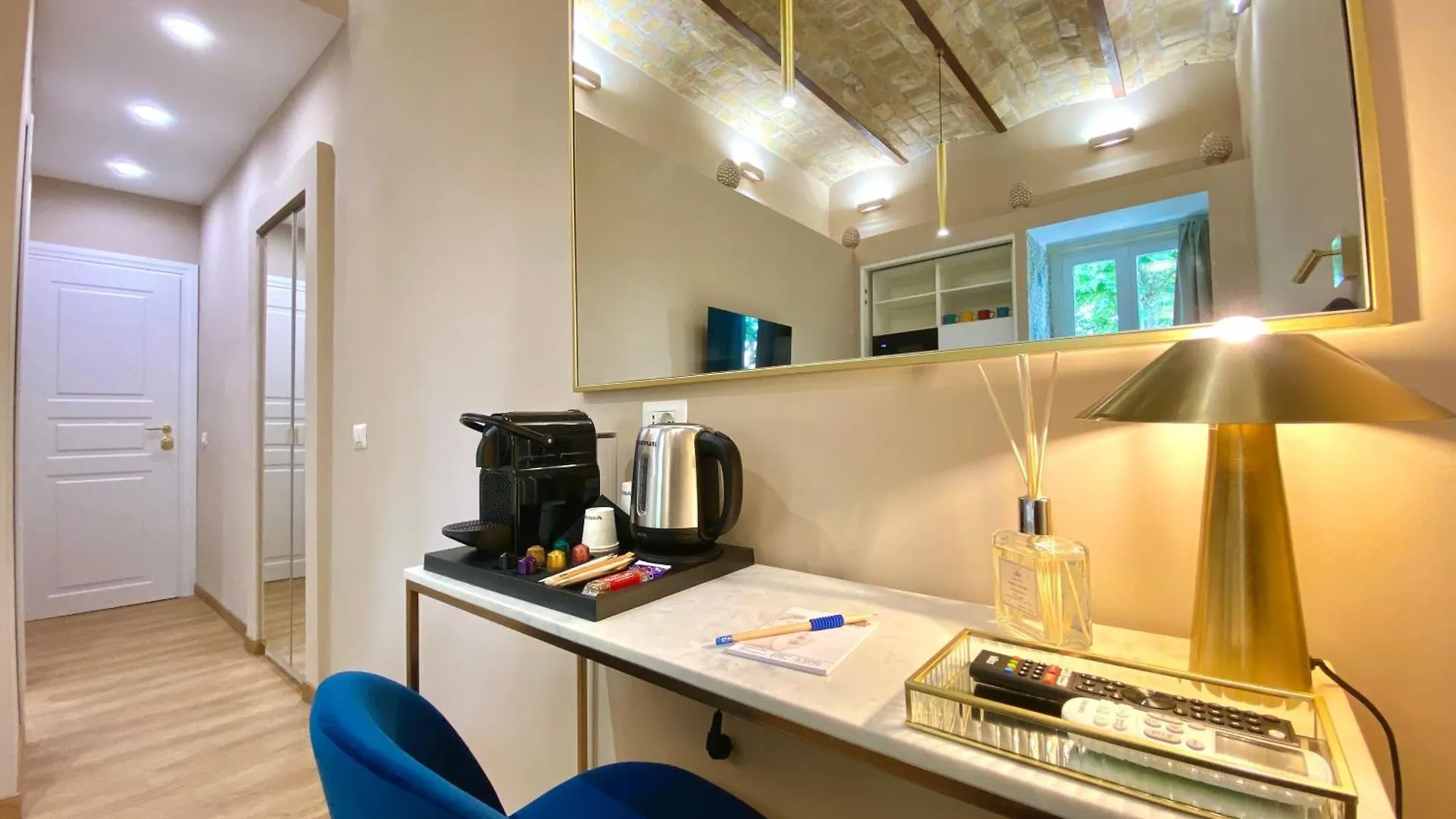 Queen Of Rome Luxury Rooms 0*,