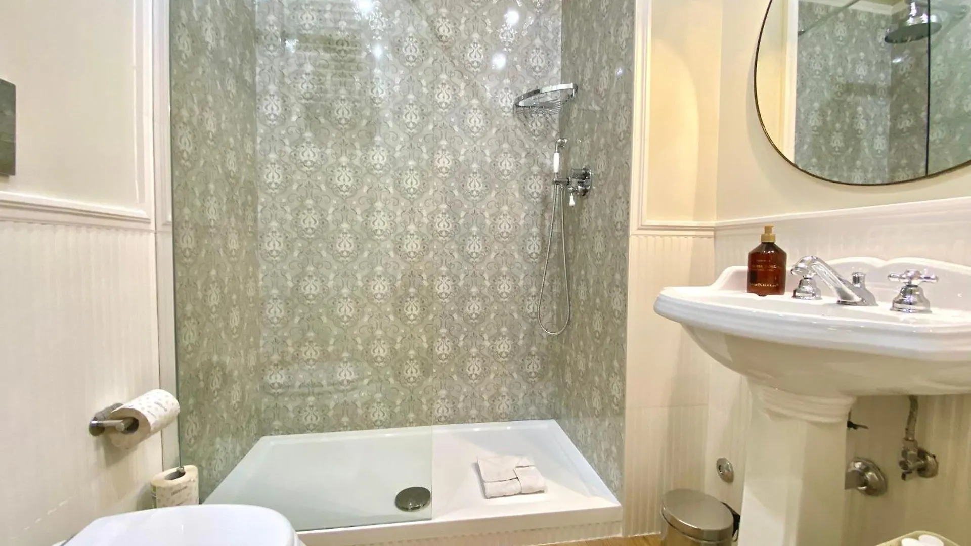 Queen Of Rome Luxury Rooms 0*,  イタリア
