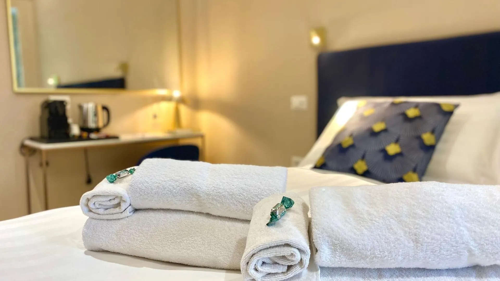 Queen Of Rome Luxury Rooms