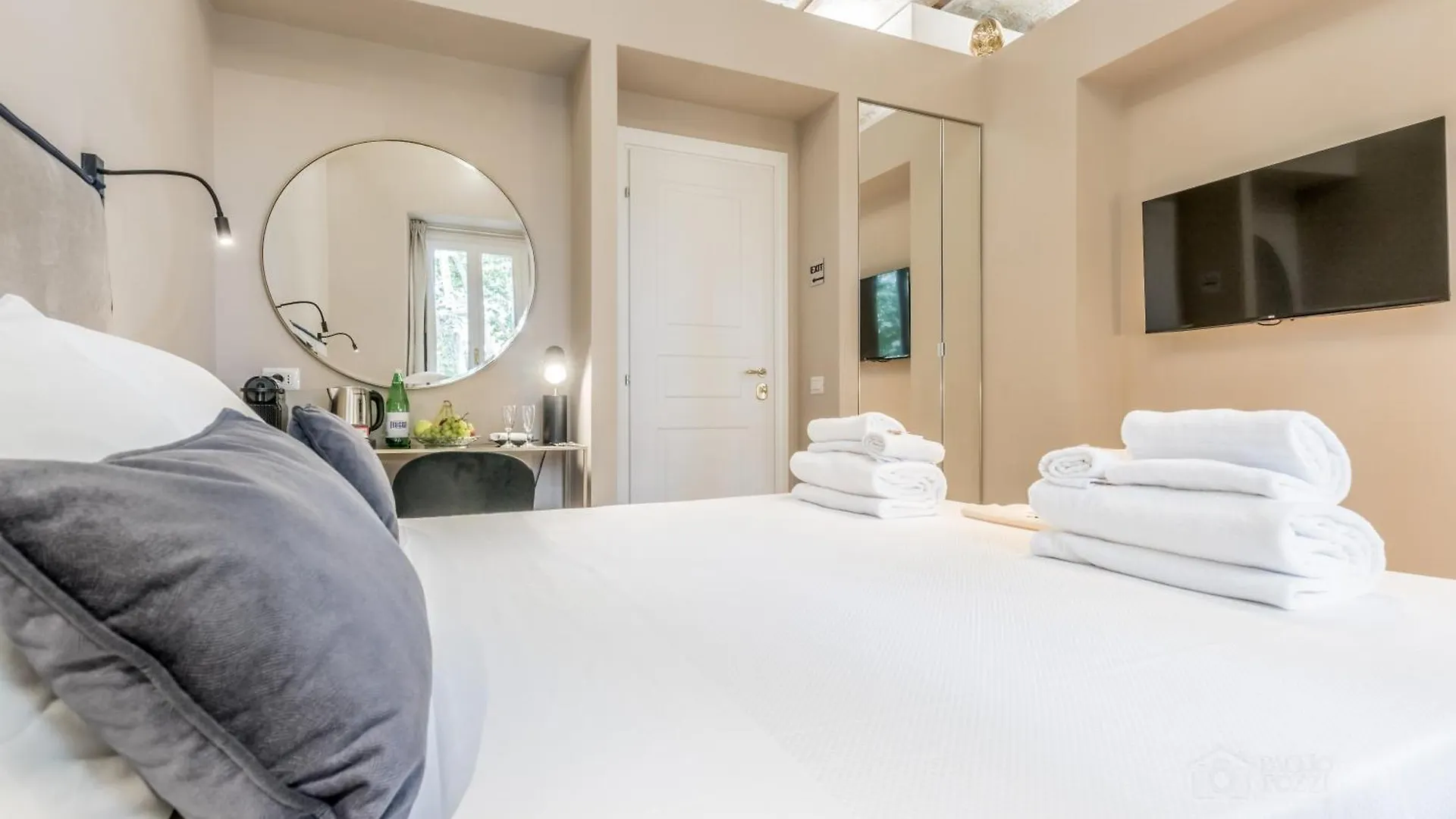 Queen Of Rome Luxury Rooms 0*,