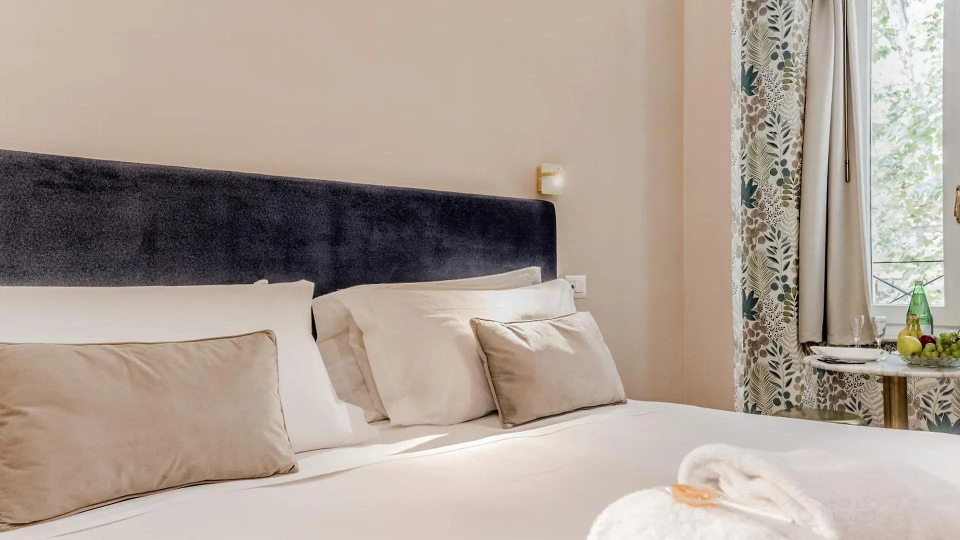 Queen Of Rome Luxury Rooms