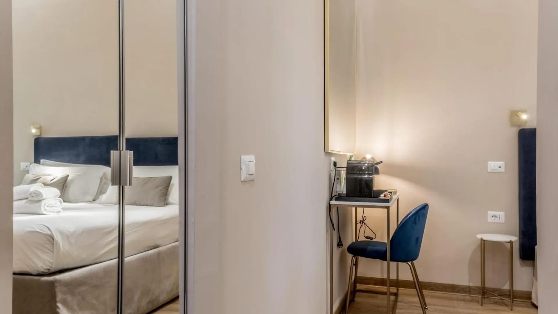 Queen Of Rome Luxury Rooms 0*,  イタリア