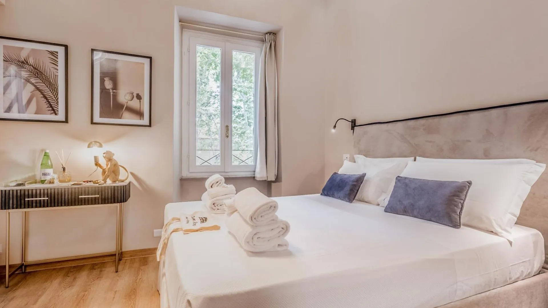 Queen Of Rome Luxury Rooms