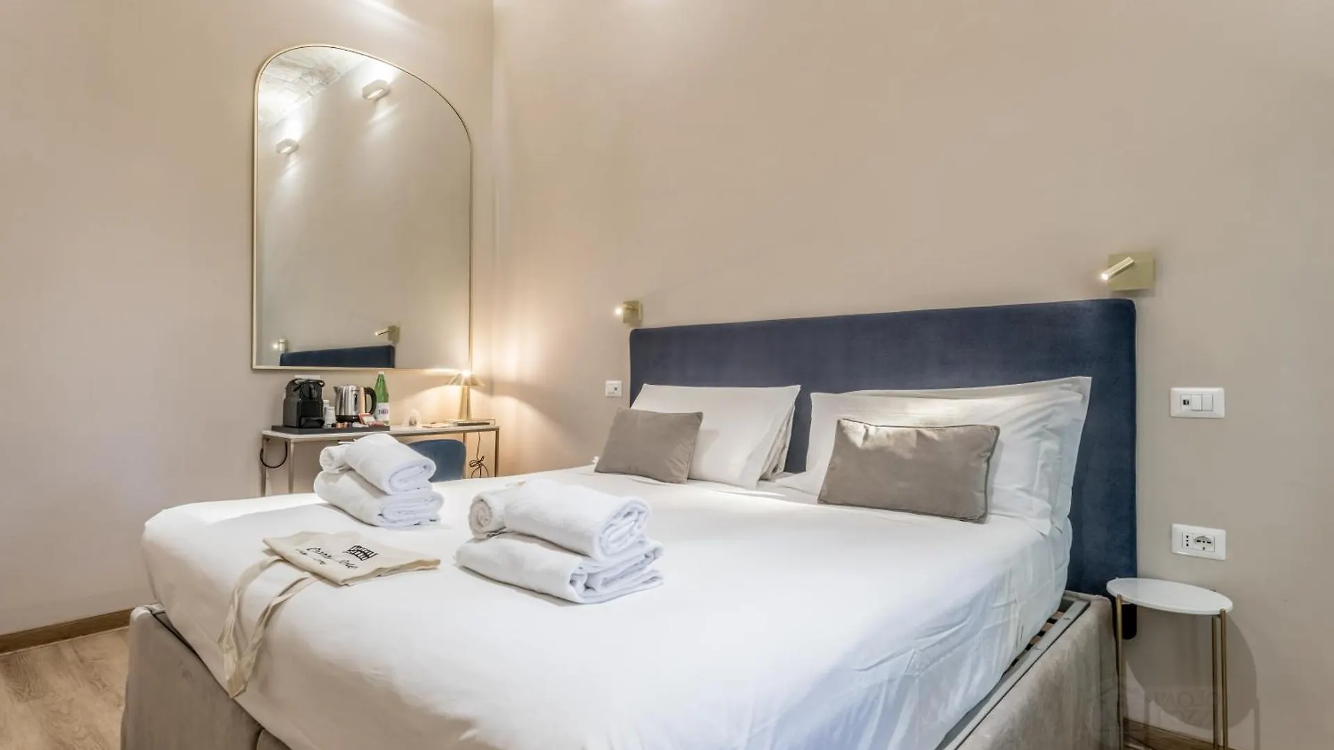 Queen Of Rome Luxury Rooms