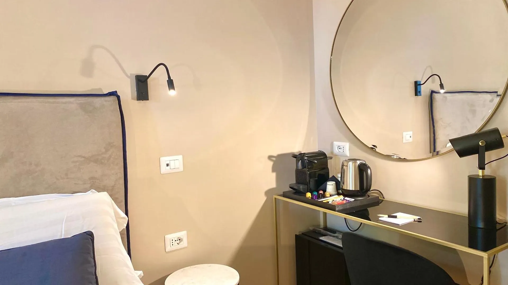 Queen Of Rome Luxury Rooms
