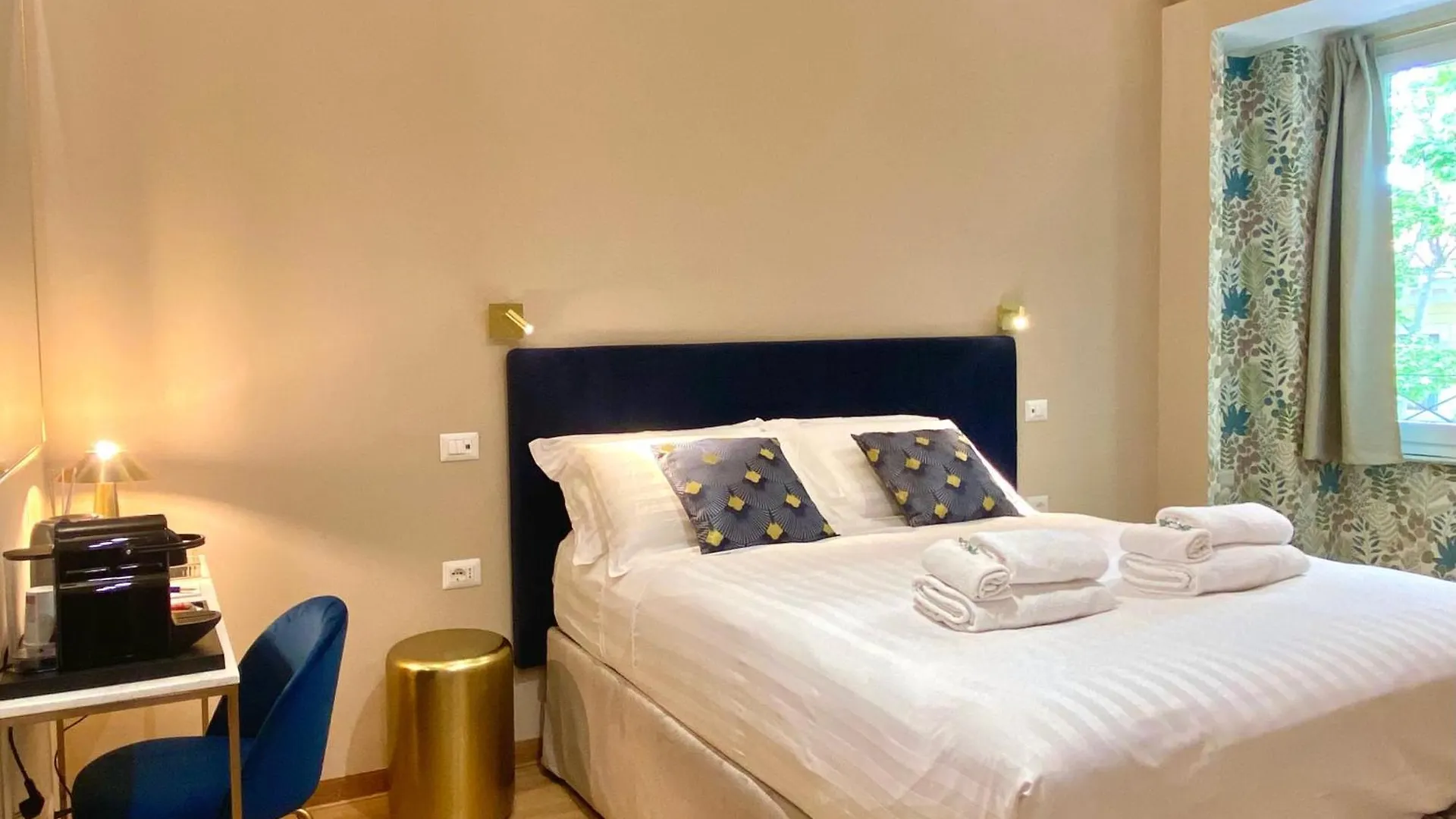 Queen Of Rome Luxury Rooms 0*,