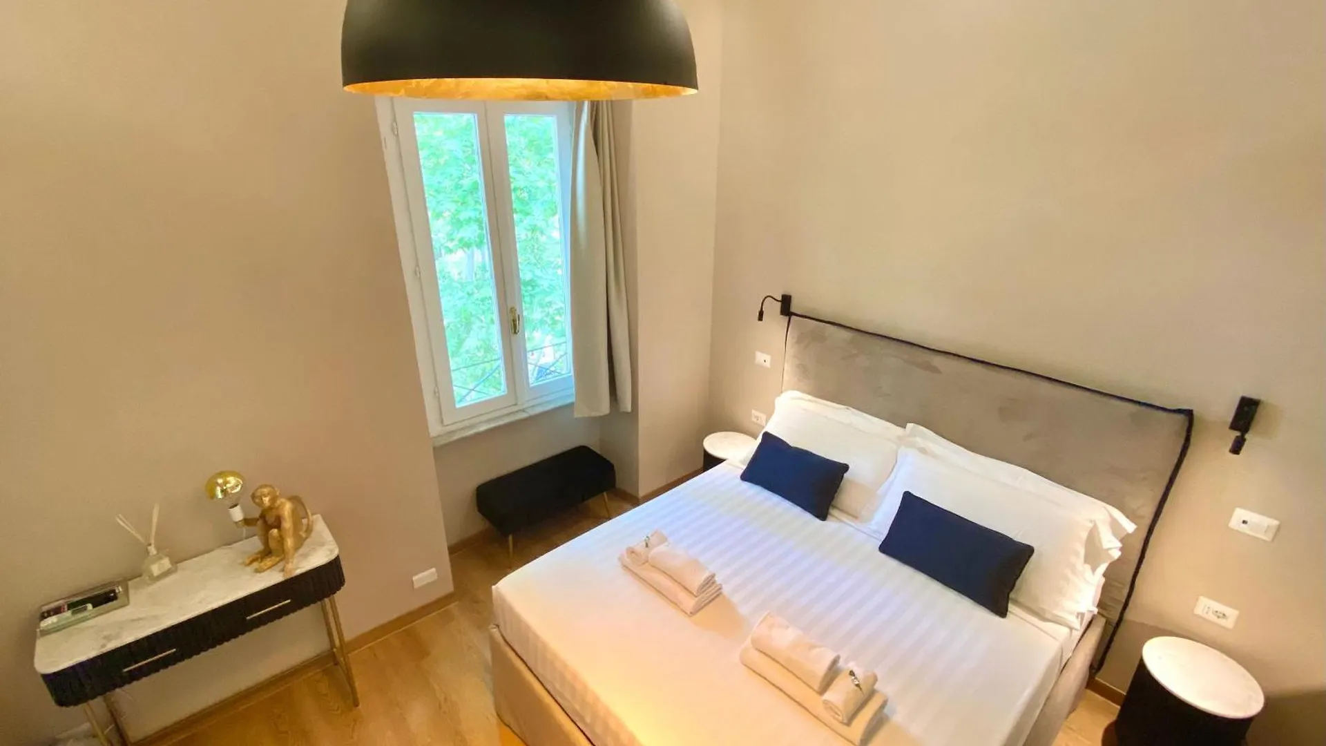 Queen Of Rome Luxury Rooms 0*,