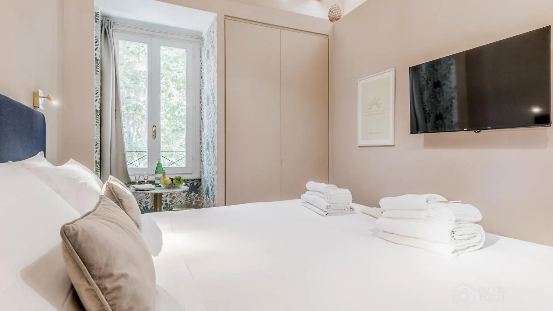 Queen Of Rome Luxury Rooms 0*,