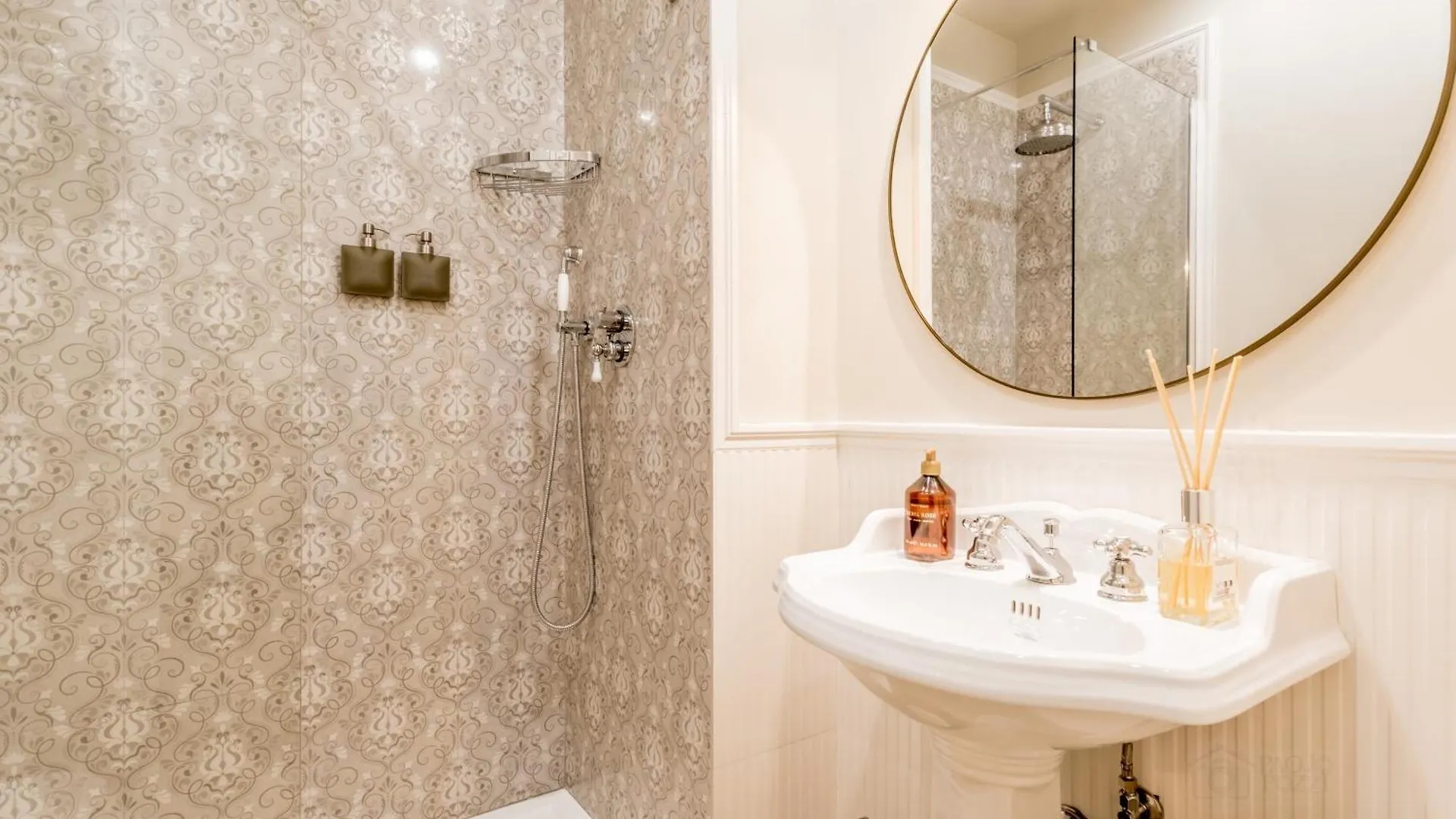Queen Of Rome Luxury Rooms 0*,  Italia