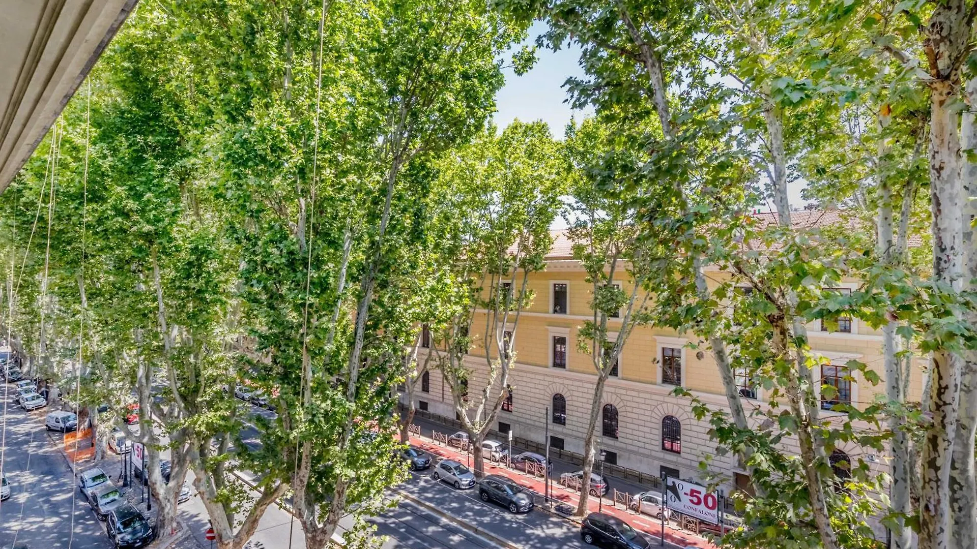 Queen Of Rome Luxury Rooms